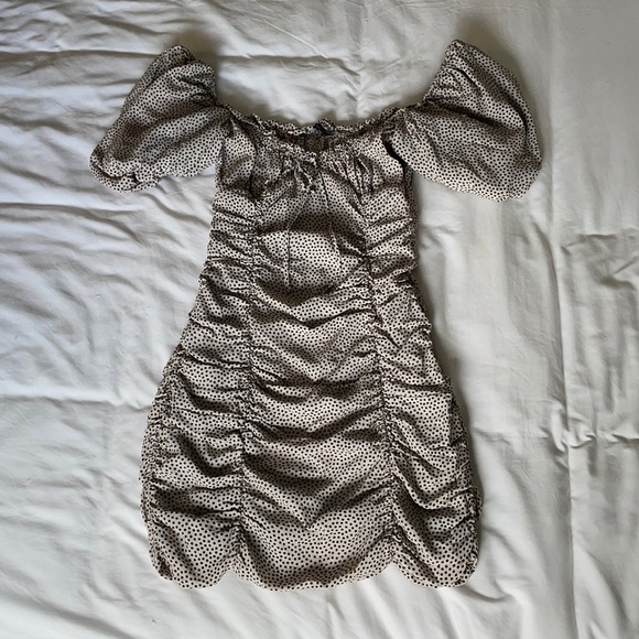Zara Dresses & Skirts - Zara mini dress with puff sleeves and ruching